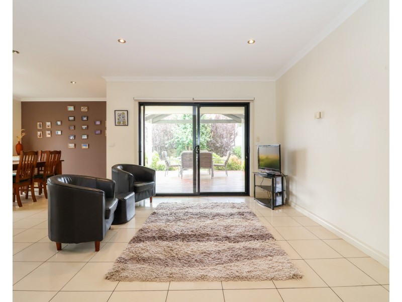 8 Sugarwood Avenue, Swan Hill VIC 3585