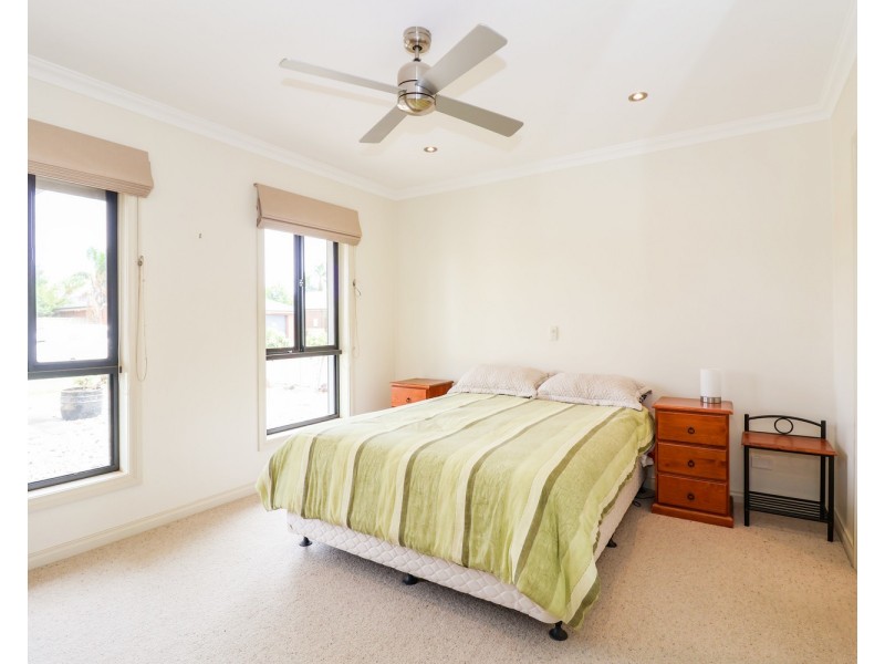 8 Sugarwood Avenue, Swan Hill VIC 3585