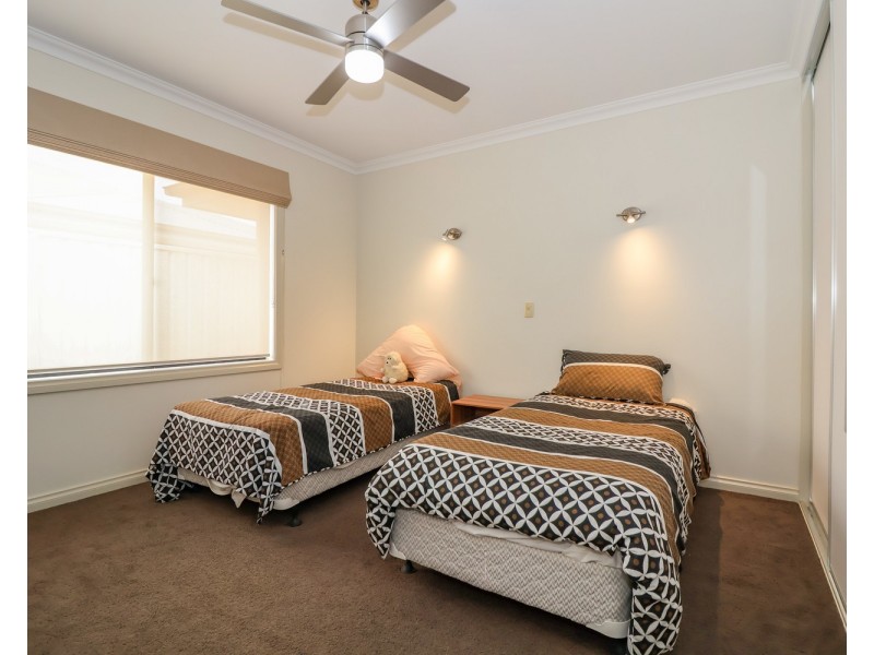 8 Sugarwood Avenue, Swan Hill VIC 3585