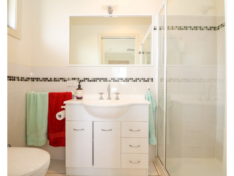 8 Sugarwood Avenue, Swan Hill VIC 3585