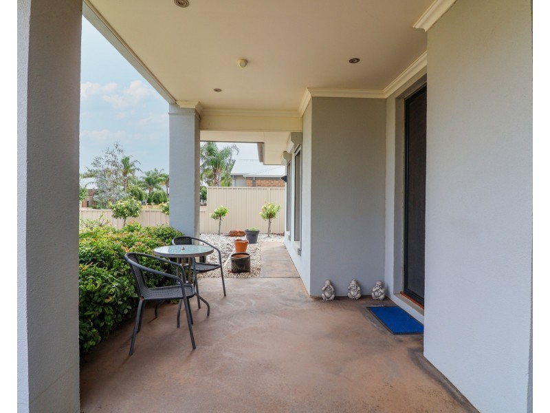 8 Sugarwood Avenue, Swan Hill VIC 3585