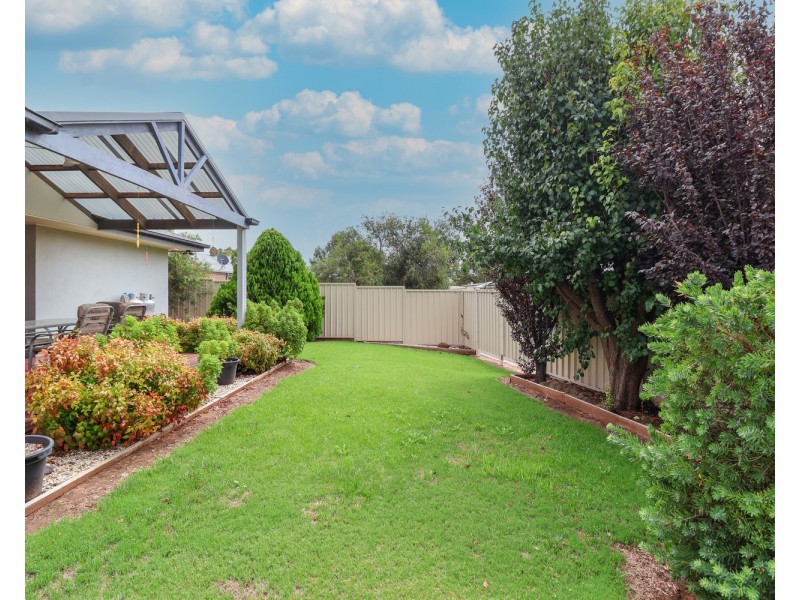 8 Sugarwood Avenue, Swan Hill VIC 3585