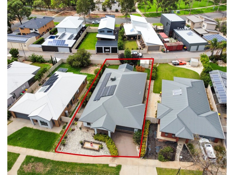 8 Sugarwood Avenue, Swan Hill VIC 3585