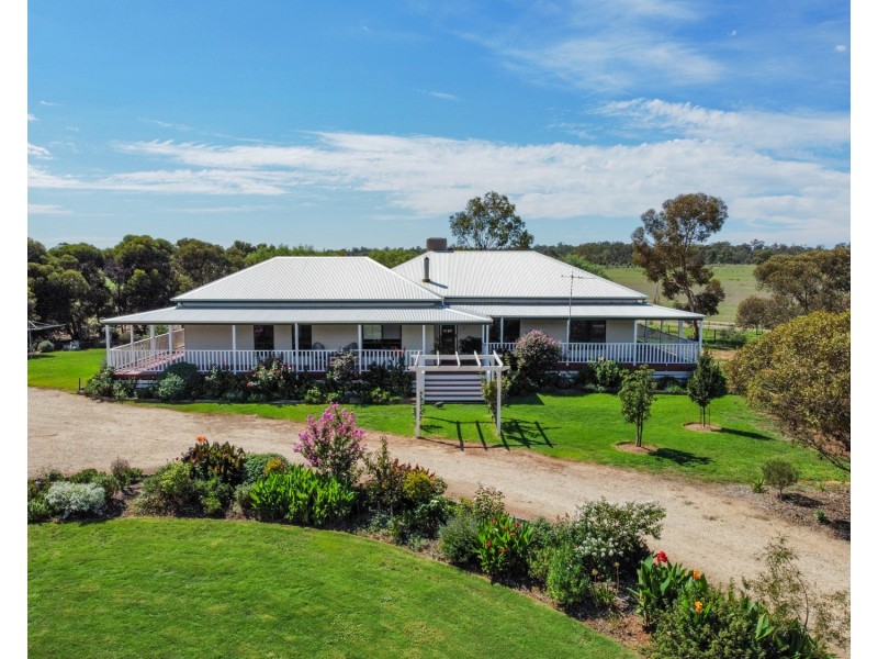 27 Felton Drive, Murray Downs NSW 3585