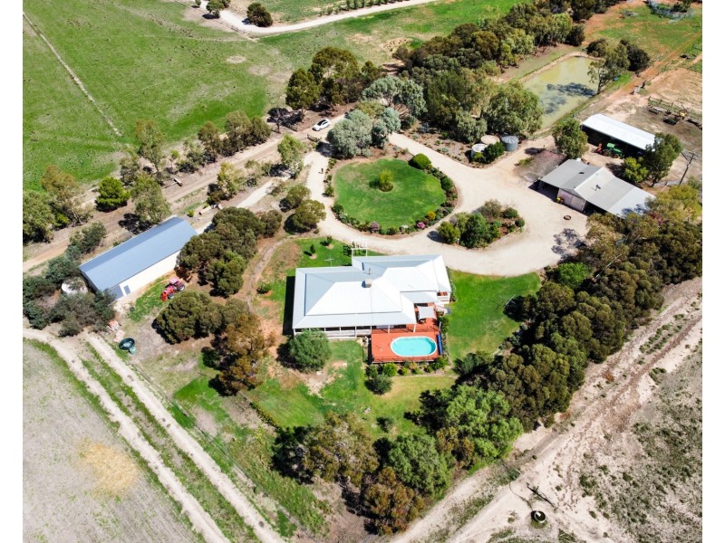 27 Felton Drive, Murray Downs NSW 3585