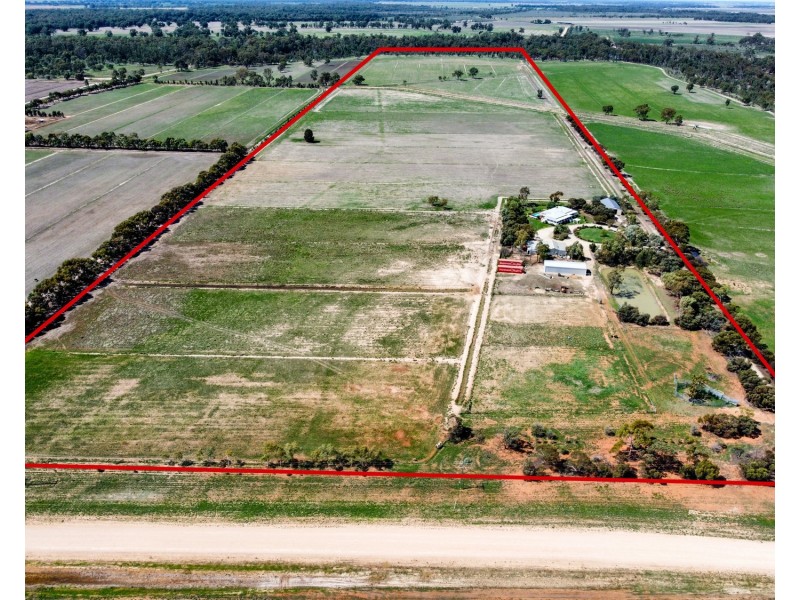 27 Felton Drive, Murray Downs NSW 3585