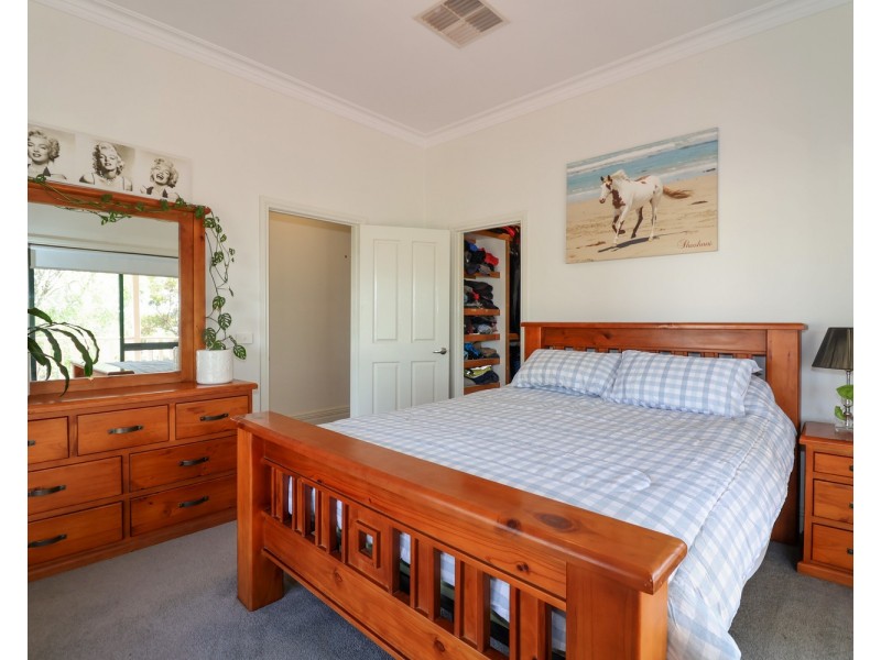 27 Felton Drive, Murray Downs NSW 3585