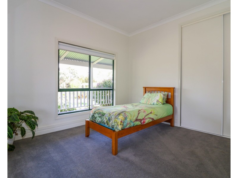 27 Felton Drive, Murray Downs NSW 3585
