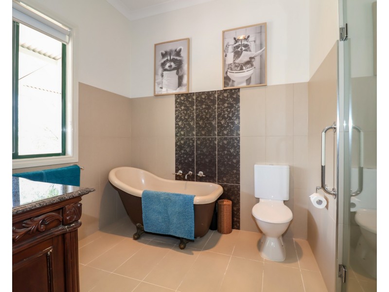 27 Felton Drive, Murray Downs NSW 3585