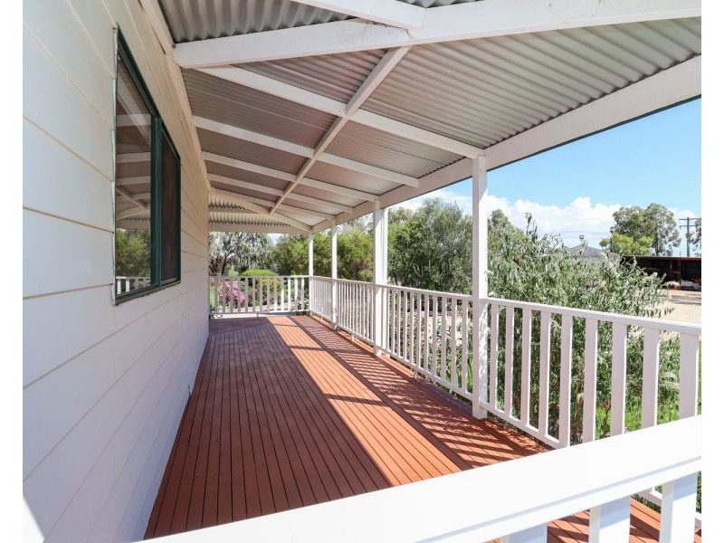 27 Felton Drive, Murray Downs NSW 3585