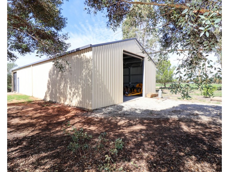 27 Felton Drive, Murray Downs NSW 3585