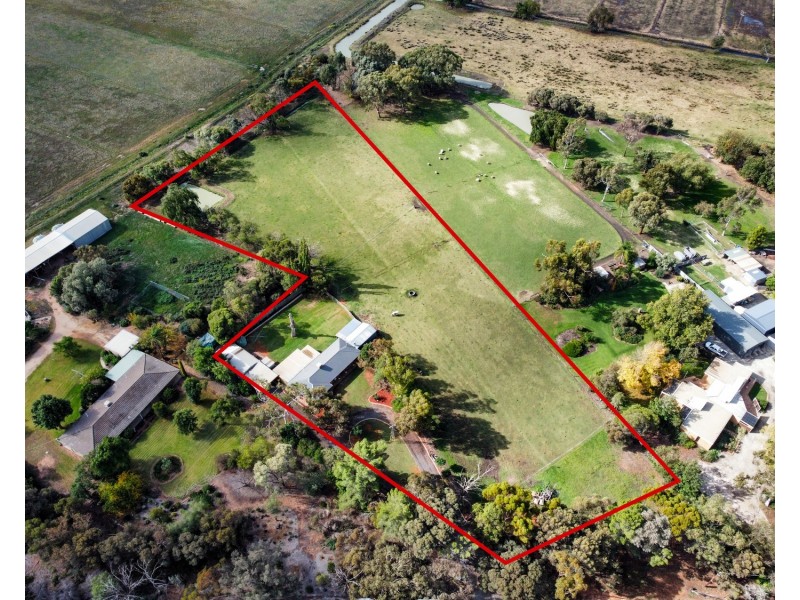 24 Koetsveld Drive, Castle Donnington VIC 3585