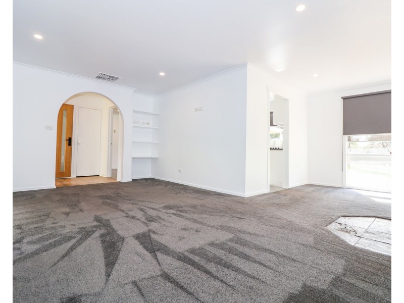 24 Koetsveld Drive, Castle Donnington VIC 3585