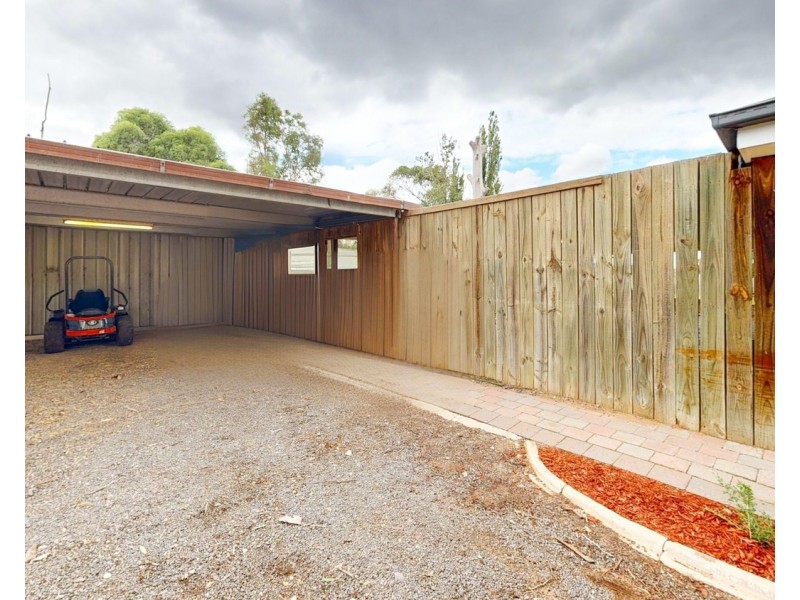 24 Koetsveld Drive, Castle Donnington VIC 3585