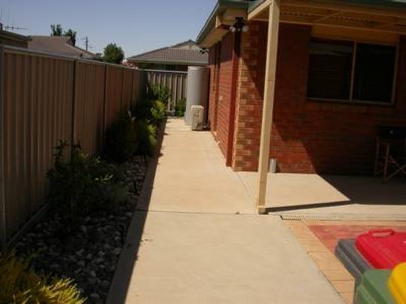 1/5 Cleeland Drive, Swan Hill VIC 3585