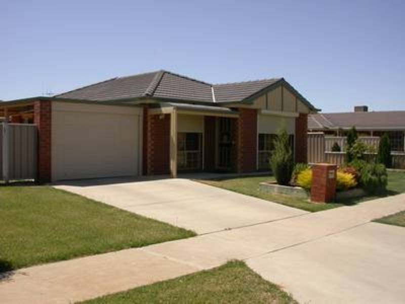 1/5 Cleeland Drive, Swan Hill VIC 3585