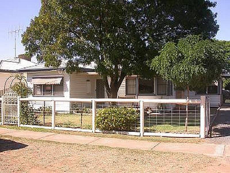 55 Stradbroke Avenue, Swan Hill VIC 3585