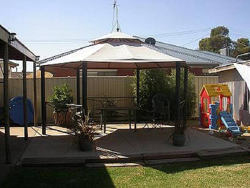 55 Stradbroke Avenue, Swan Hill VIC 3585