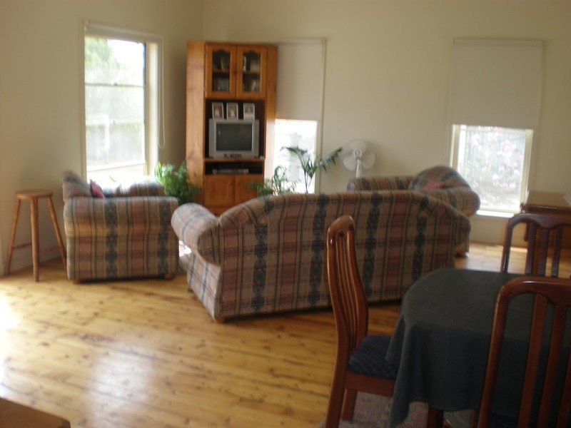 6 Kimberley Avenue, Swan Hill VIC 3585