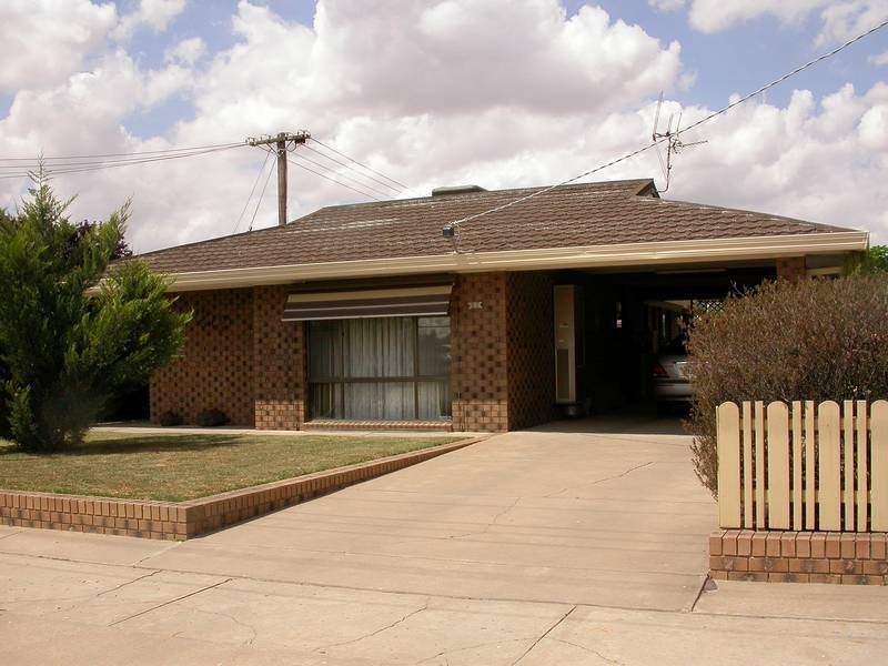 27 Murlong Street, Swan Hill VIC 3585