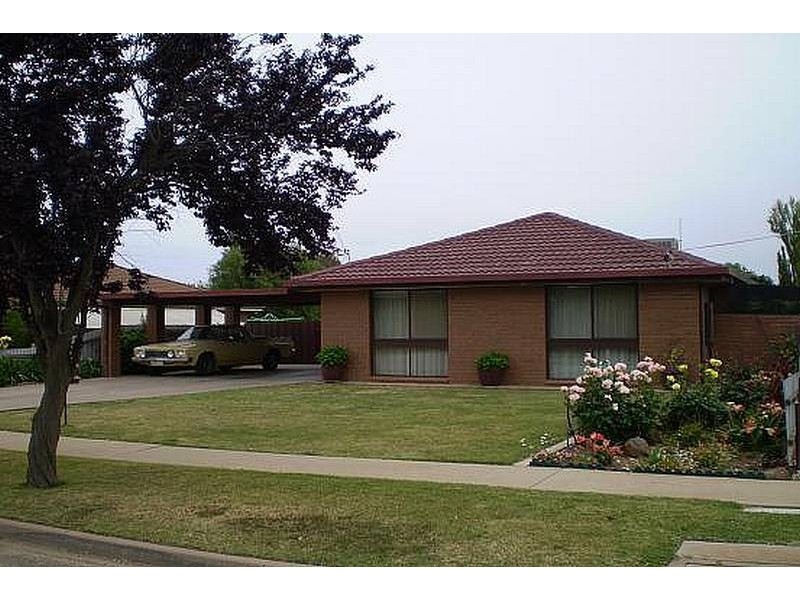 14 Adams Road, Swan Hill VIC 3585