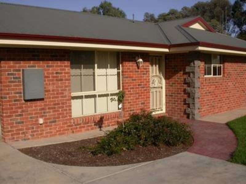 3/74 Stradbroke Avenue, Swan Hill VIC 3585