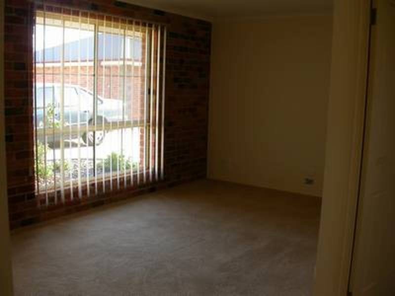 3/74 Stradbroke Avenue, Swan Hill VIC 3585