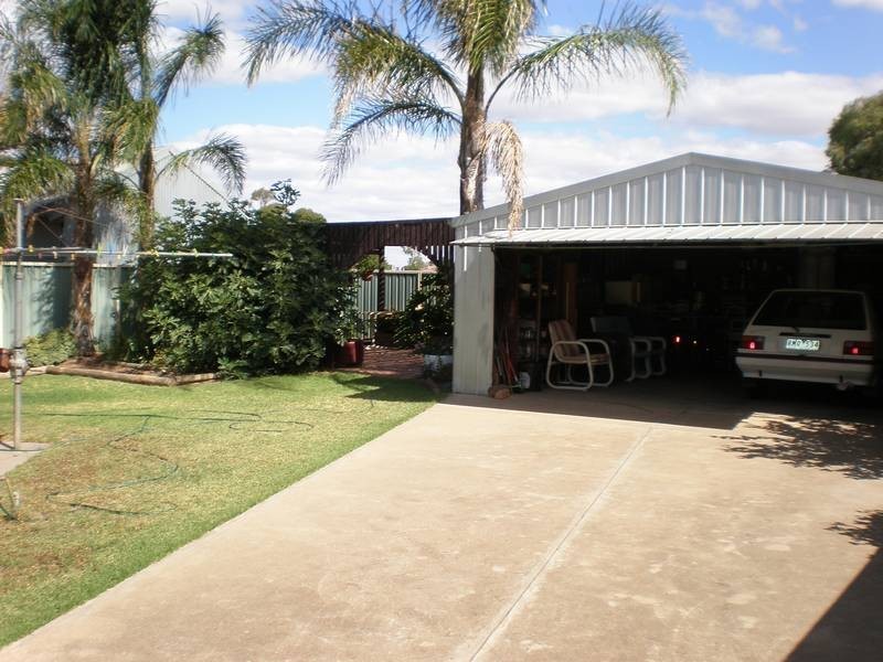 3 Bruton Grove, Swan Hill VIC 3585