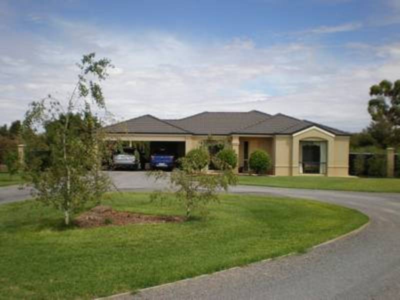 23 River Oaks Drive, Swan Hill VIC 3585