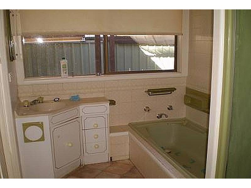 180 Stradbroke Avenue, Swan Hill VIC 3585