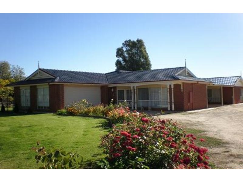 3 Lakeside Drive, Lake Boga VIC 3584