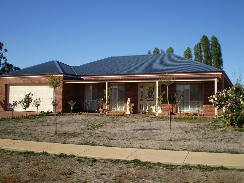 6 Nalder Drive, Swan Hill VIC 3585