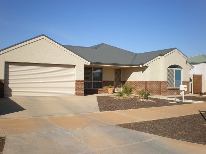 9 Village Way, Swan Hill VIC 3585