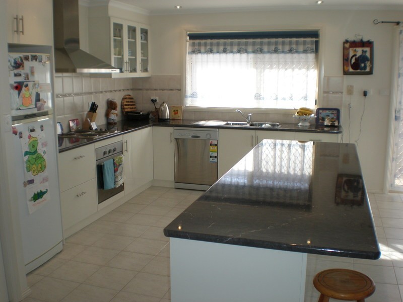 9 Village Way, Swan Hill VIC 3585