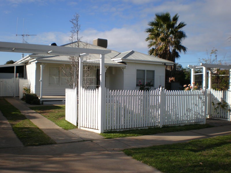 15 Douglas Avenue, Swan Hill VIC 3585