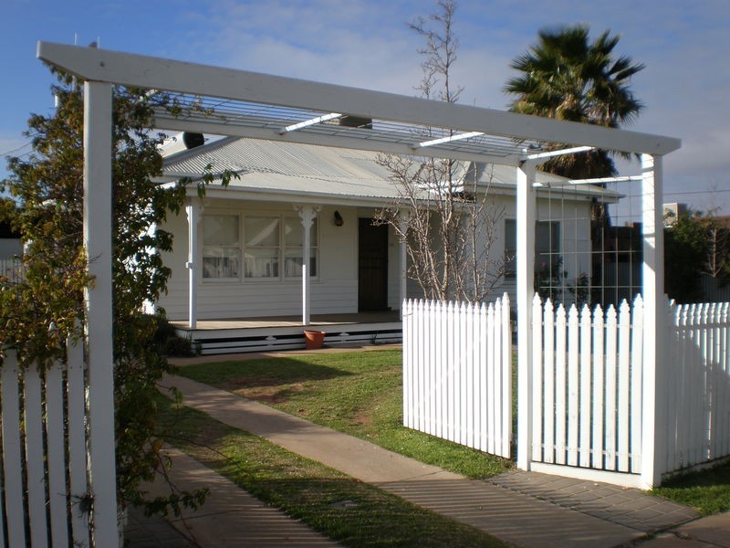 15 Douglas Avenue, Swan Hill VIC 3585