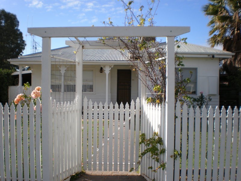 15 Douglas Avenue, Swan Hill VIC 3585