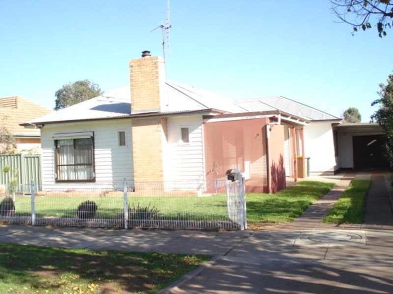 180 Stradbroke Avenue, Swan Hill VIC 3585