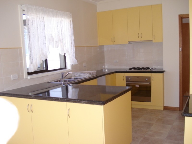 180 Stradbroke Avenue, Swan Hill VIC 3585