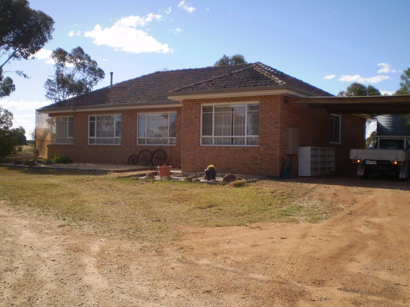 1712 Murray Valley Highway, Beverford VIC 3590