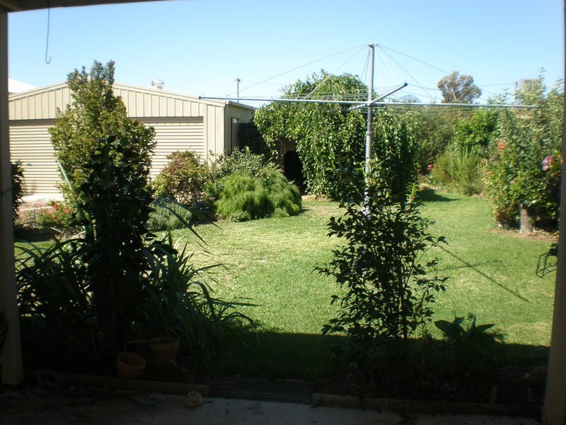 15 Holloway Grove, Swan Hill VIC 3585