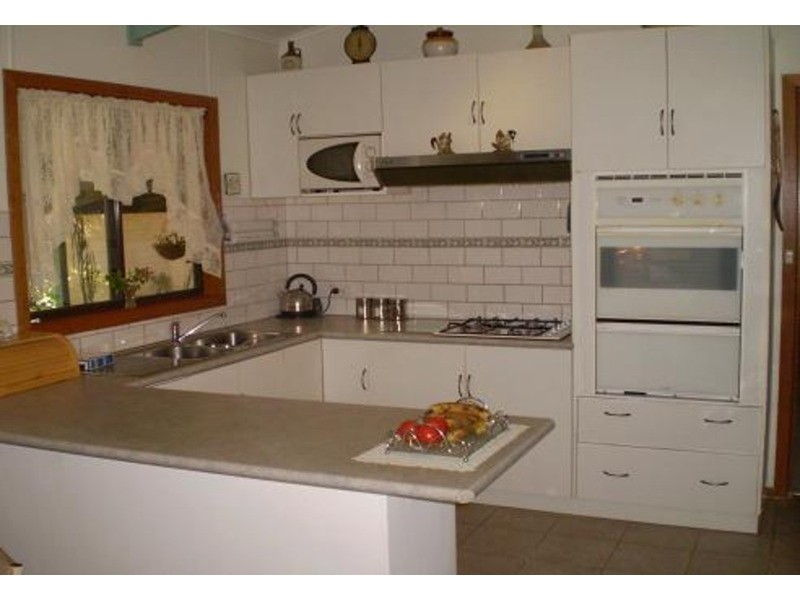 8 Bostock Avenue, Tresco VIC 3583