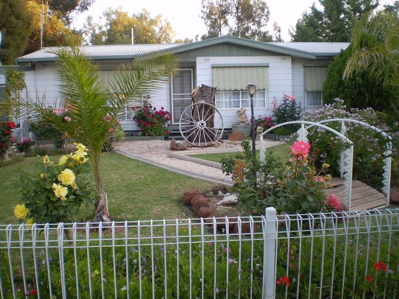 8 Bostock Avenue, Tresco VIC 3583