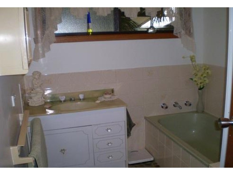 8 Bostock Avenue, Tresco VIC 3583