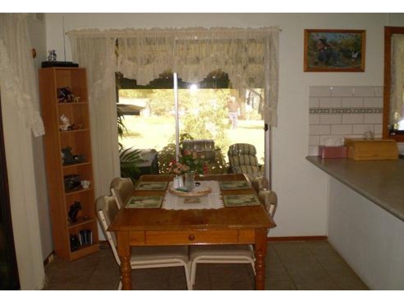 8 Bostock Avenue, Tresco VIC 3583