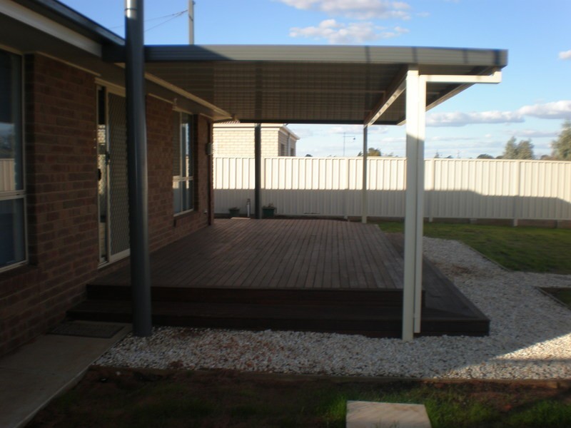 9 Village Way, Swan Hill VIC 3585