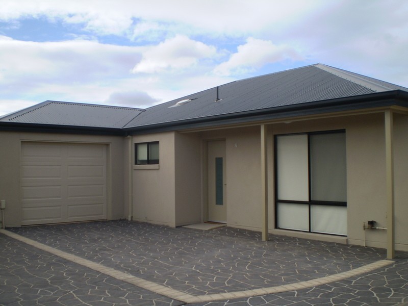 4/10 Betts Court, Swan Hill VIC 3585
