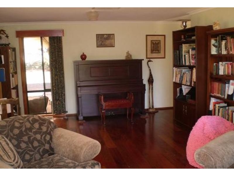 4823 Murray Valley Highway, Castle Donnington VIC 3585