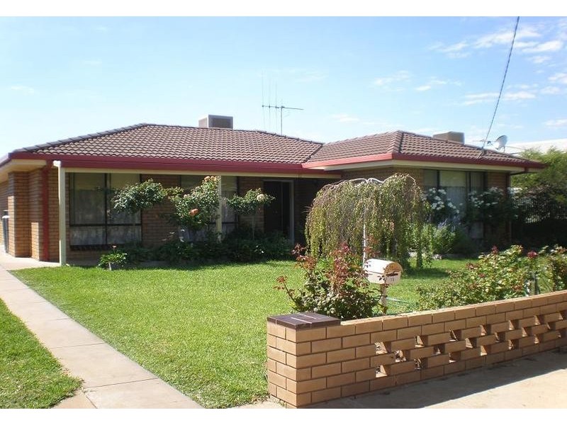 15 Holloway Grove, Swan Hill VIC 3585
