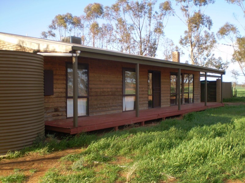 1708 Yarraby Road, Nyah West VIC 3595